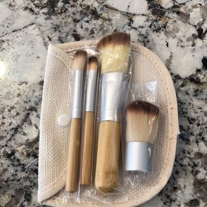 4 piece make up brush set with pouch
